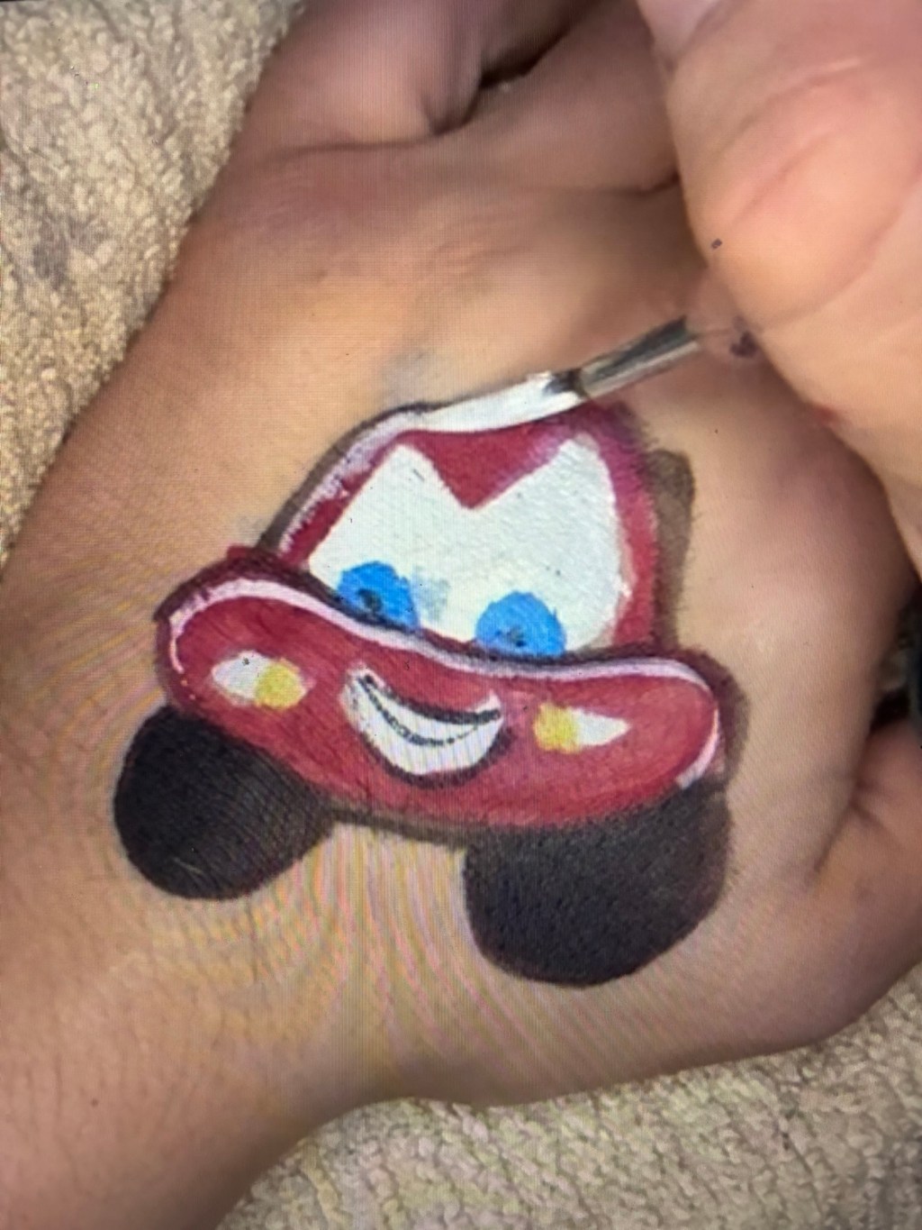 How to hand paint Lightning&nbsp;McQueen